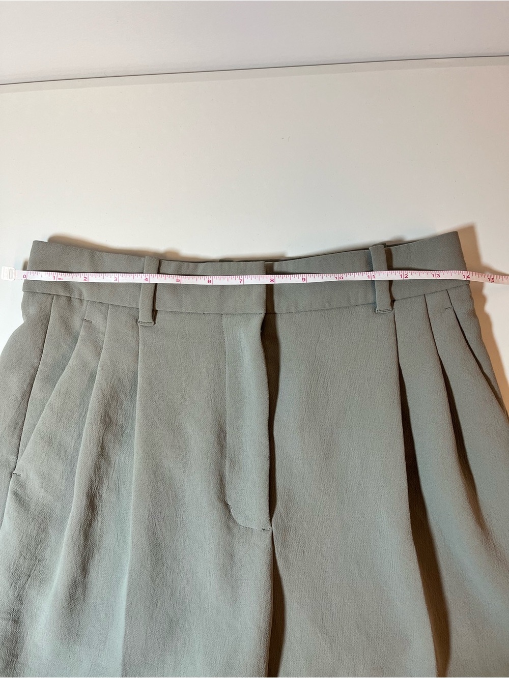 Wilfred Aritzia Greenish Gray Pleated High Rise Shorts Women’s Size 6 - Picture 4 of 5